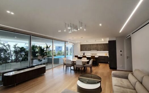 SINGLE LEVEL RESIDENCE