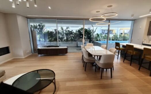 SINGLE LEVEL RESIDENCE