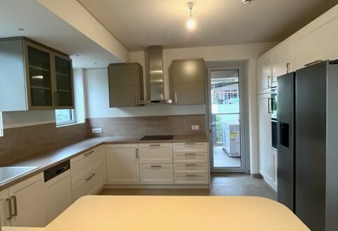 SINGLE LEVEL RESIDENCE