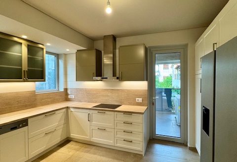 SINGLE LEVEL RESIDENCE