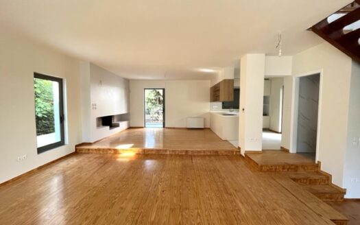 GOLF -LUXURY 3 LEVEL RESIDENCE