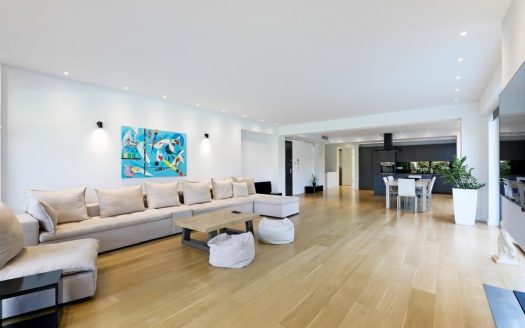 ELLINIKO-2 LEVEL GROUND FLOOR RESIDENCE