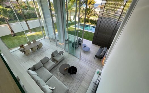 2-LEVEL GROUND FLOOR RESIDENCE