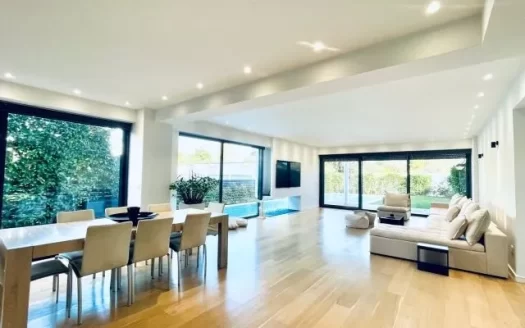 MINIMAL LUXURY MAISONETTE
