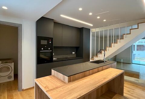 GLYFADA -2 LEVEL MAISONETTE