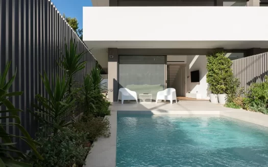 3-LEVEL RESIDENCE WITH PRIVATE GARDEN &POOL