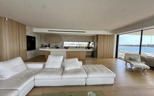 SINGLE LEVEL RESIDENCE  WITH 360° SEA VIEW