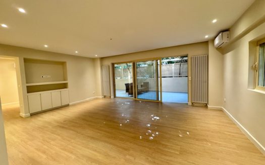 GLYFADA -CENTER 2 LEVEL MAISONETTE