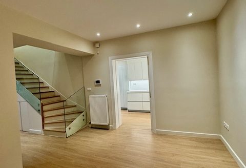 GLYFADA -CENTER 2 LEVEL MAISONETTE