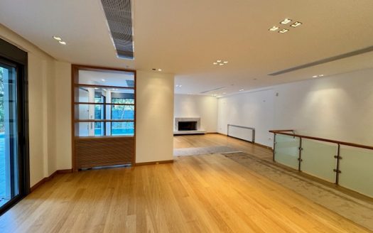GLYFADA -CENTER -2 LEVEL RESIDENCE