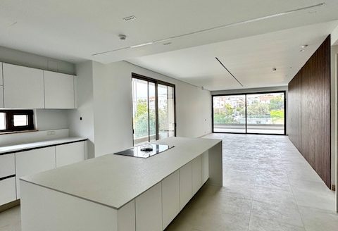 LUXURY APARTMENT -VOULA