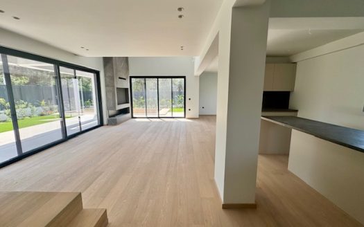 GLYFADA -2 LEVEL RESIDENCE WITH PRIVATE GARDEN &POOL