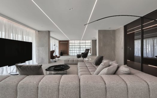 2-LEVEL PENTHOUSE WITH SEA VIEW