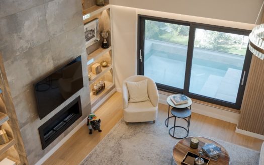 – 2 LEVEL RESIDENCE A+