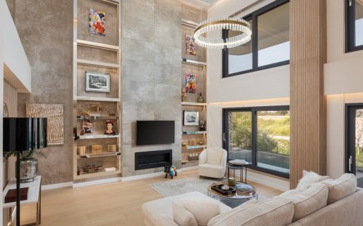 – 2 LEVEL RESIDENCE A+