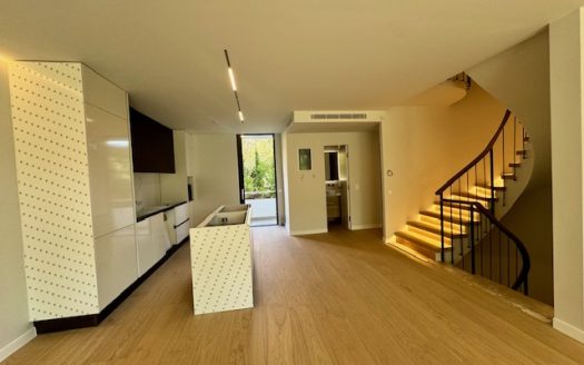 VOULA DIKIGORIKA -2 LEVEL MAISONETTE