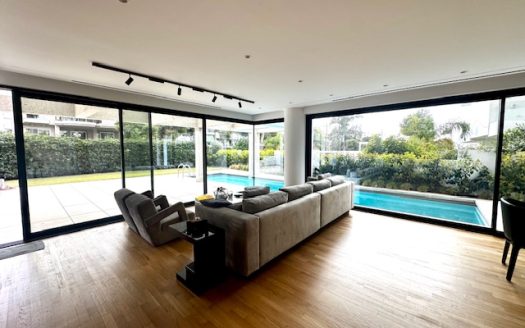 GLYFADA GOLF -2 LEVEL MAISONETTE