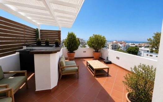 GLYFADA-CENTER  TOP FLOOR MAISONETTE WITH SEA VIEW