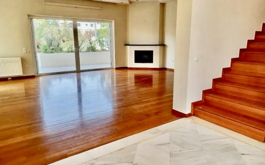 GLYFADA CENTER -MAISONETTE WITH PRIVATE GARDEN