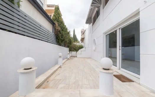 GLYFADA CENTER – DETACHED HOUSE  WITH PRIVATE GARDEN