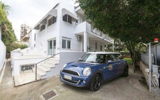 GLYFADA CENTER – DETACHED HOUSE  WITH PRIVATE GARDEN