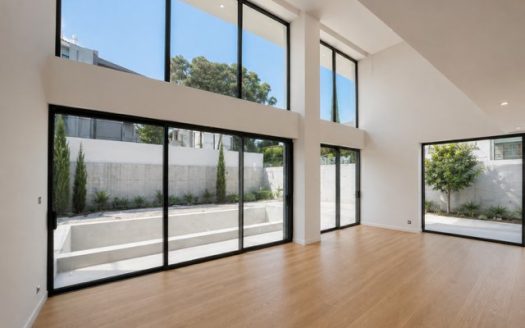 GLYFADA-CENTER LUXURY MAISONETTE A+ WITH PRIVATE GARDEN &POOL
