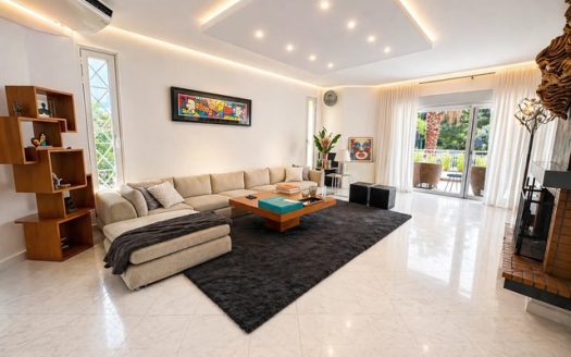 GLYFADA CENTER -FURNISHED MAISONETTE