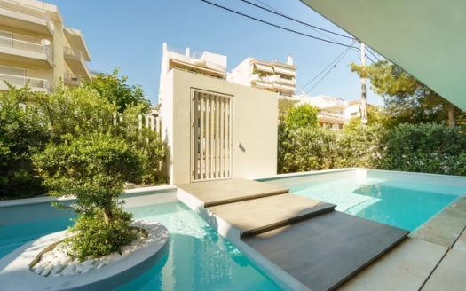 GLYFADA GOLF-LUXURY MAISONETTE WITH PRIVATE GARDEN &POOL