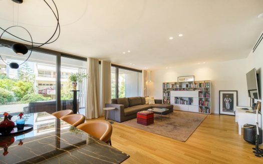 GLYFADA -GOLF -LUXURY MAISONETTE WITH PRIVATE GARDEN &POOL